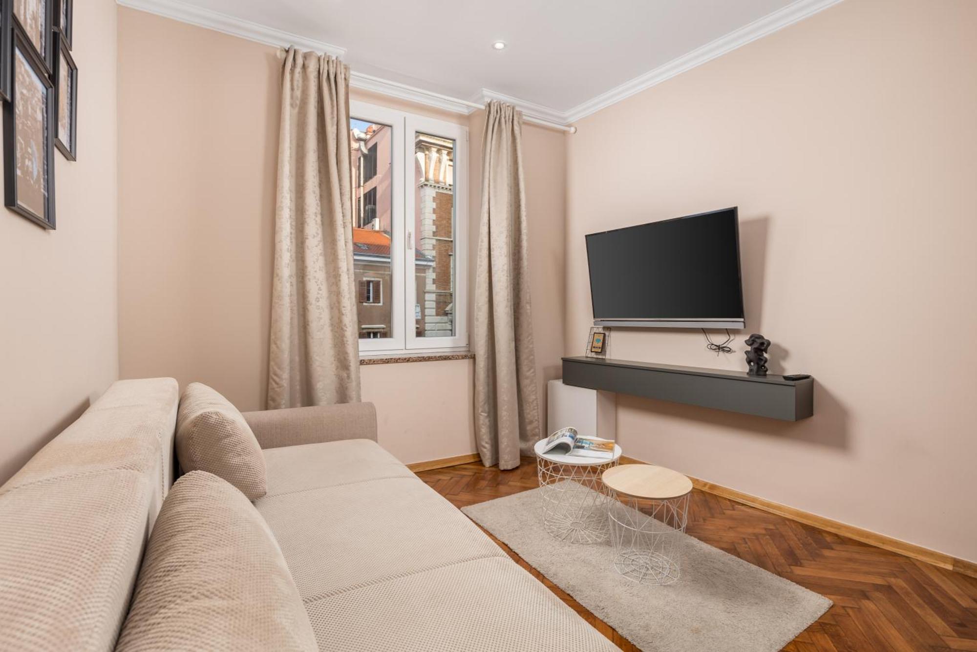 Apartments Neo Rijeka Bagian luar foto