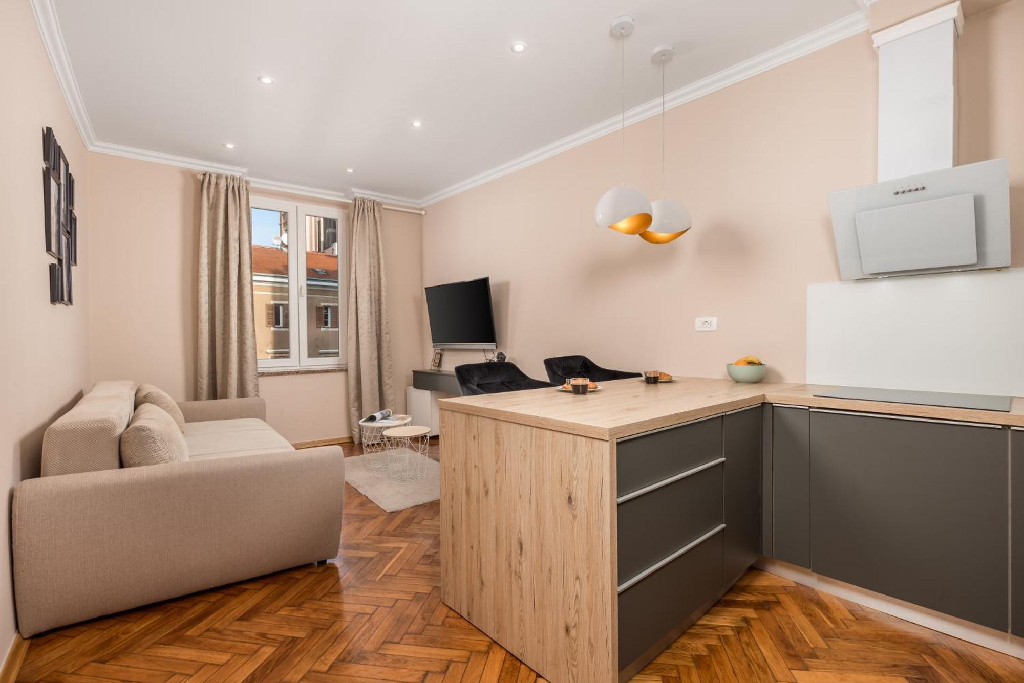 Apartments Neo Rijeka Bagian luar foto