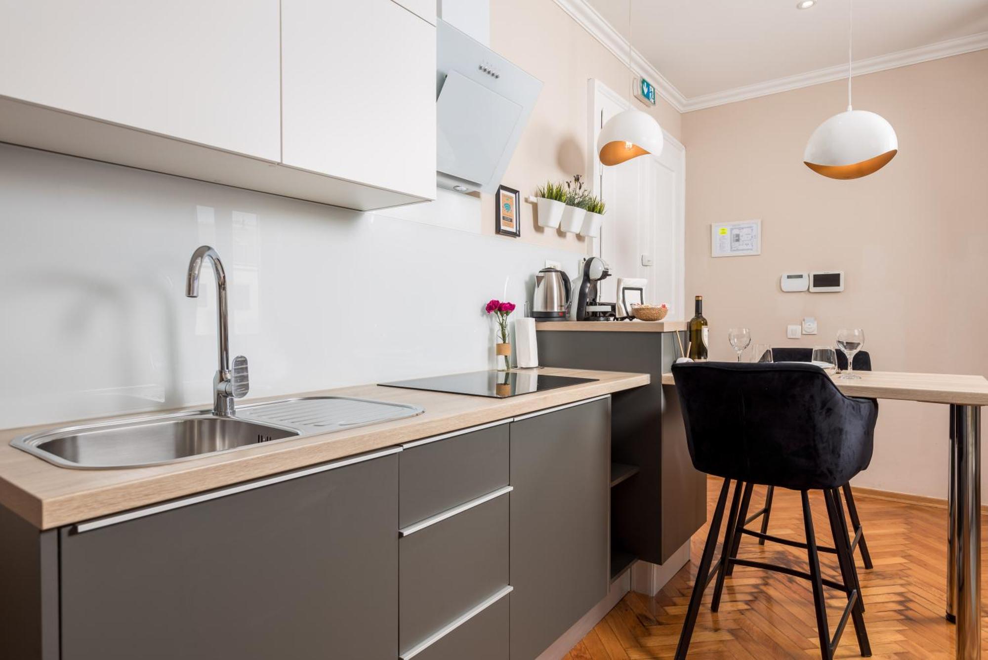 Apartments Neo Rijeka Bagian luar foto